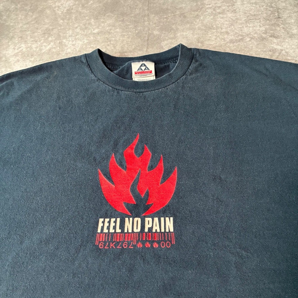 Vintage Black Label Skateboards Feel No Pain Flame Graphic T-Shirt Navy XXL